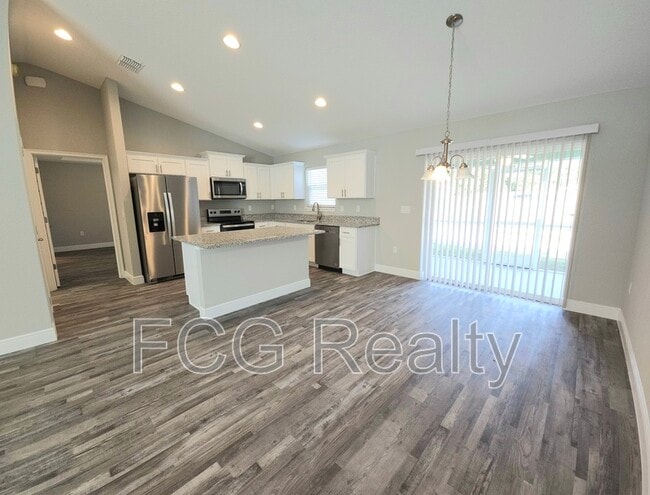 Building Photo - 17 Oak Trail