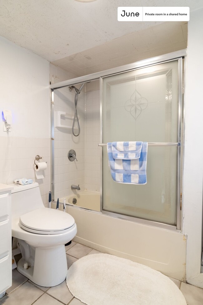 Photo - Private bedroom in 5 bed/2 bath Home