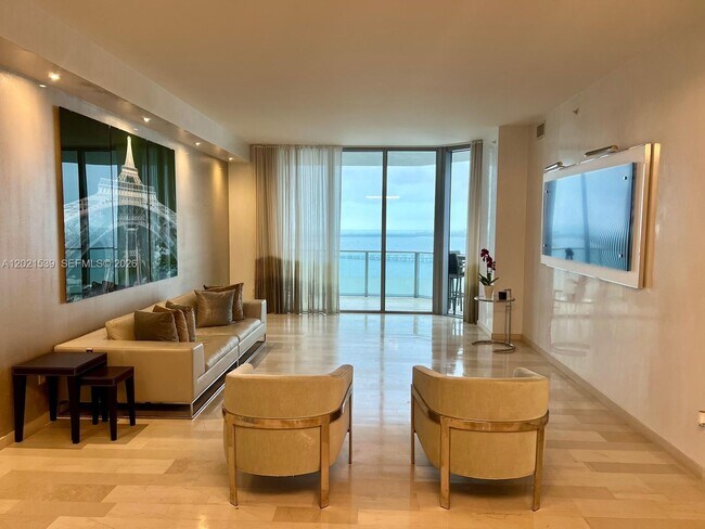 Foto del edificio - 1300 Brickell Bay Dr