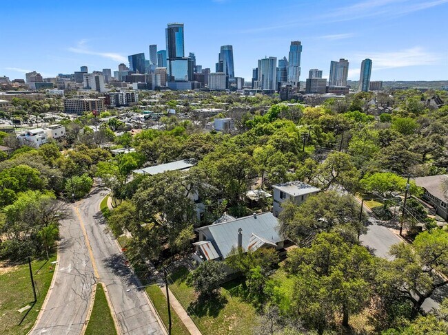 Foto del edificio - 1117 Enfield Rd