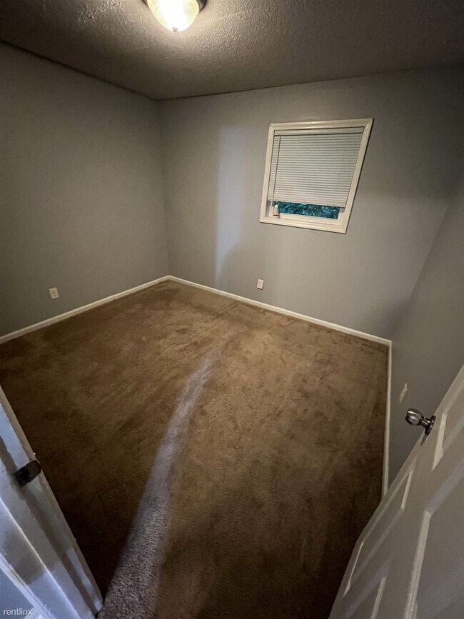 Foto del edificio - 2 br, 1 bath 4plex - 2406 Markwood Lane So...