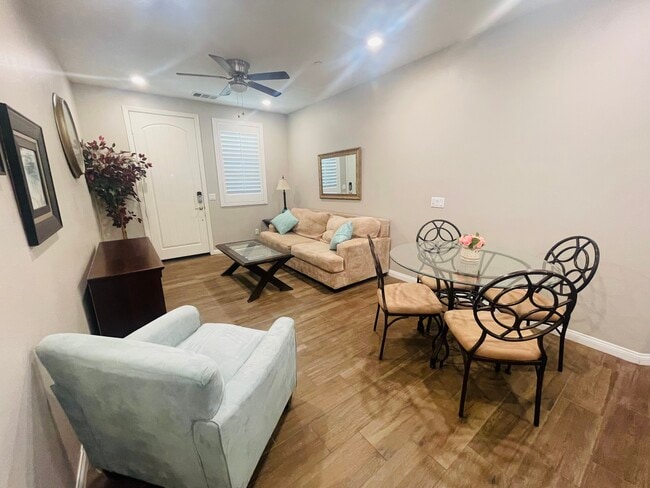 Foto del edificio - 3043 E Hopkins St