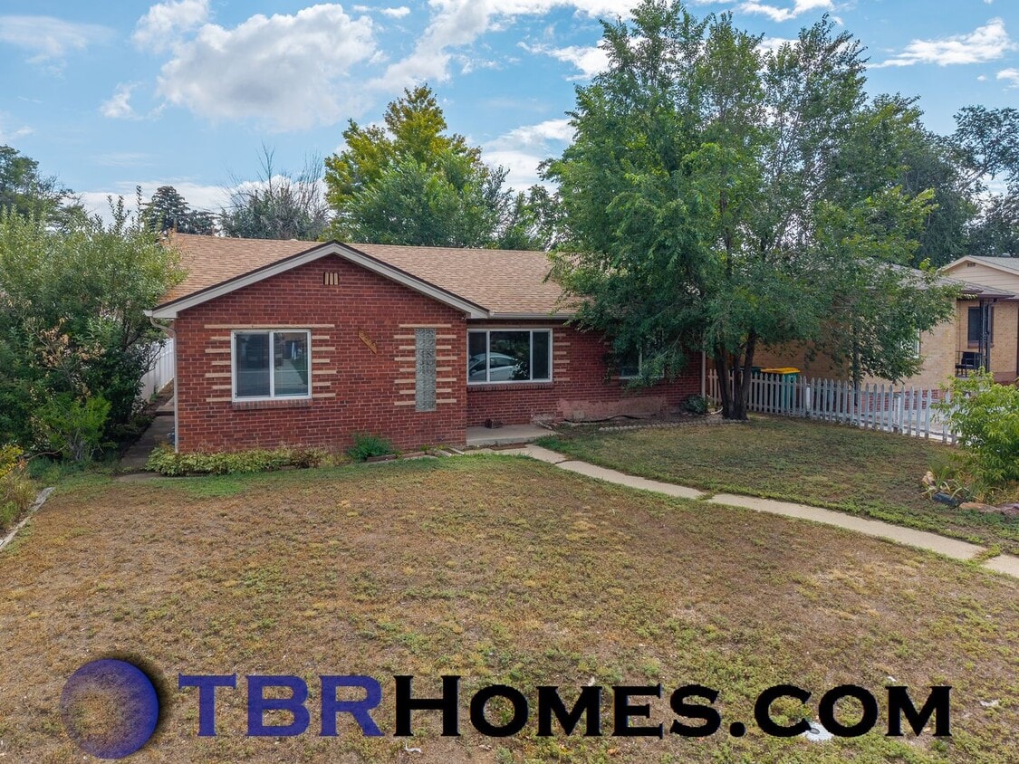 Photo - 2052 Jamaica St