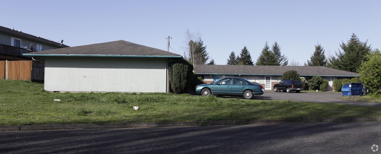 Building Photo - 606-618 NE 108th Ave