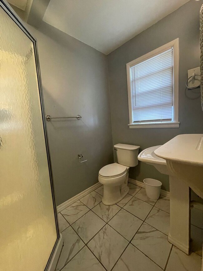 Foto del edificio - Charming Springfield home off South Campbell