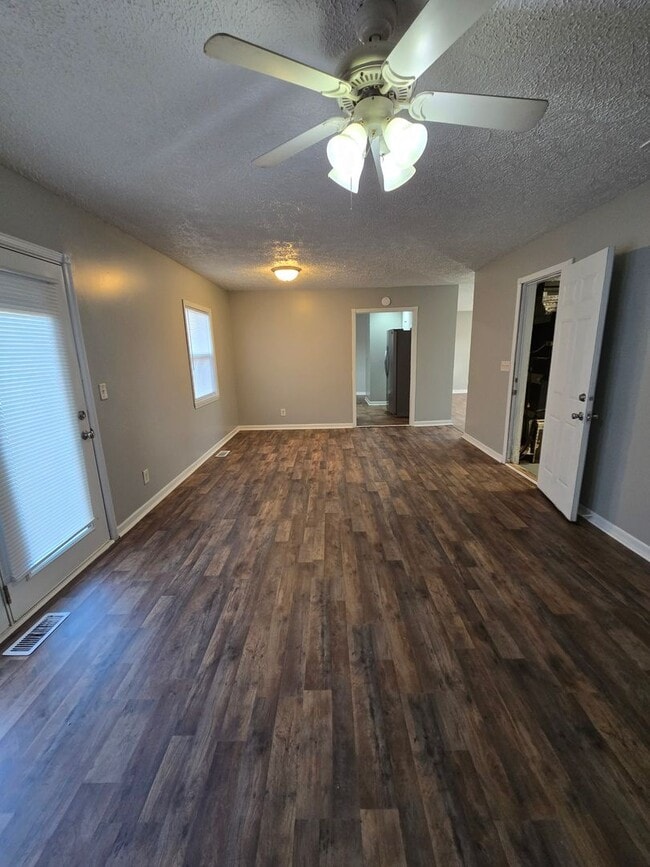 Foto del edificio - Three Bedroom Home located near South Arlington Ave and Stop 11 Rd