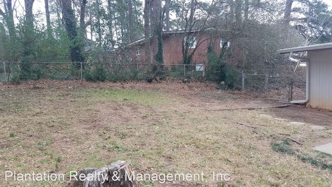 Building Photo - 3 br, 1.5 bath House - 2140 Favor Road
