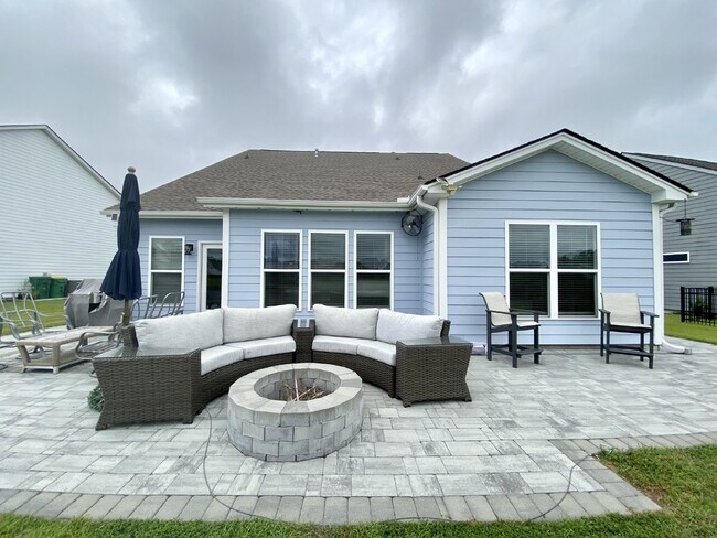 Building Photo - Furnished Single Family Home in The Landings!