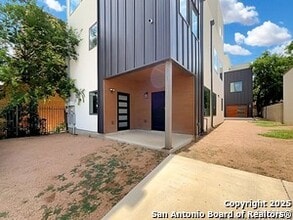 Building Photo - 2615 S Flores St
