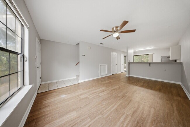 Building Photo - 2 bedroom x 2.5 bathroom! Great Location and Price! Guest Bathroom!