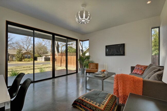 Foto del edificio - 7301 Hardy Dr