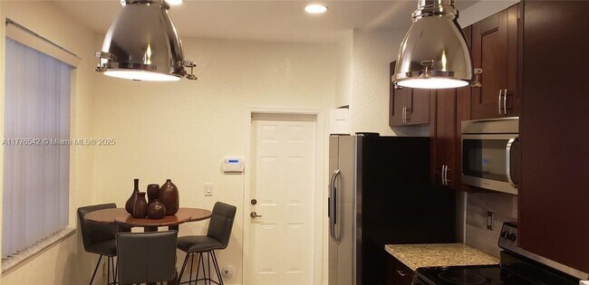 Foto del edificio - 3918 Cherry Ln