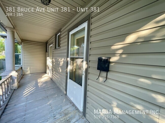 Photo du bâtiment - CHARMING 2 BED/1BATH MAIN UNIT DOWNTOWN WINDSOR + HYDRO & GAS
