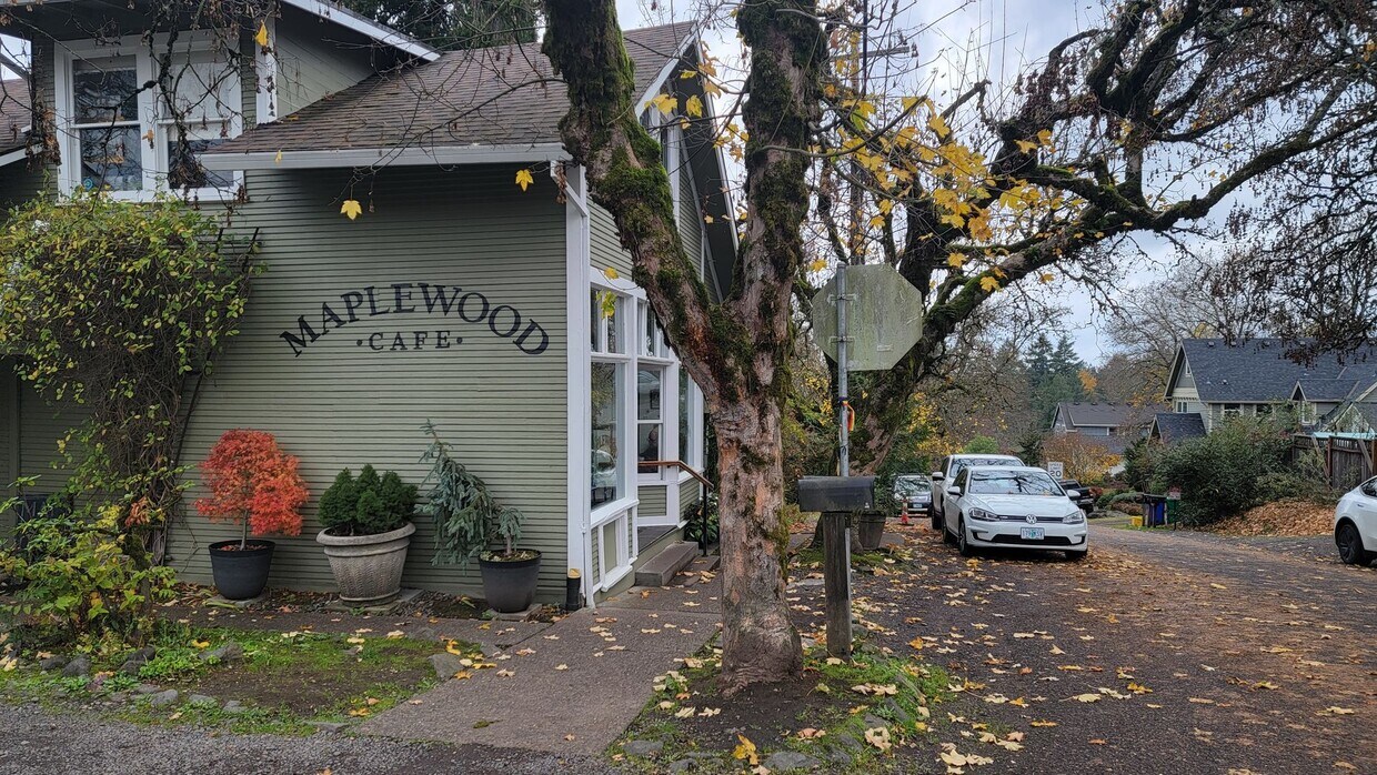 Foto del edificio - Farmhouse in the heart of SW Maplewood!
