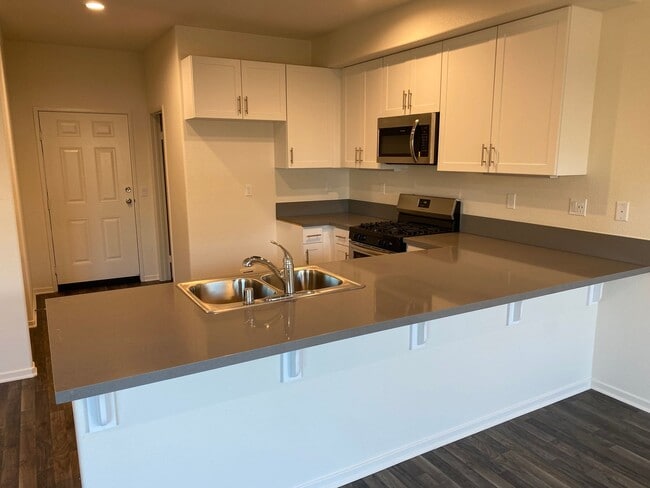 Building Photo - 3 Bedroom Brand New Home!