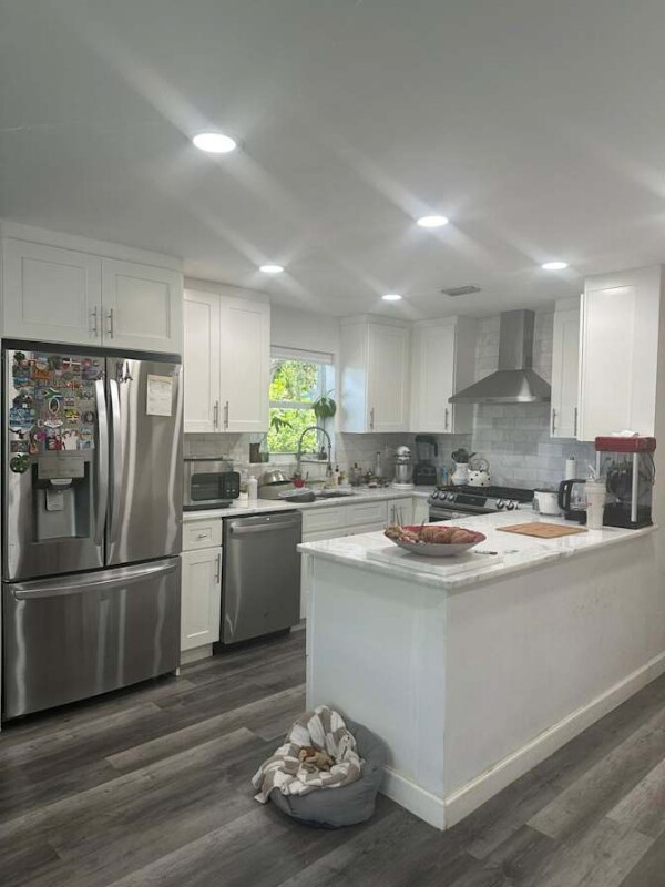 Foto del edificio - 240 NE 60th St