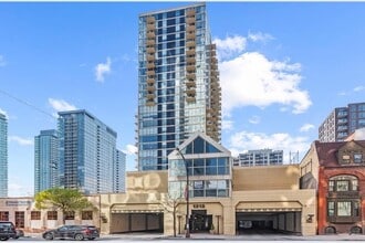 Building Photo - 1212 N La Salle Dr