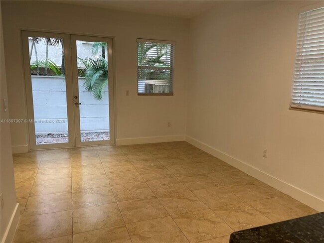 Foto del edificio - 2845 Coconut Ave