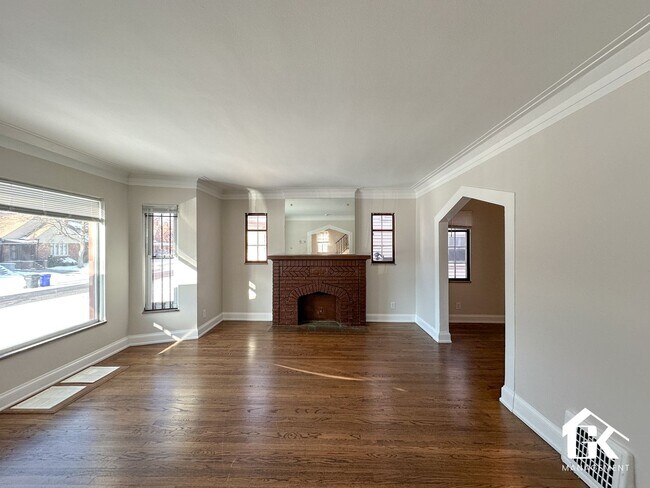 Foto del edificio - 16182 Greenlawn St