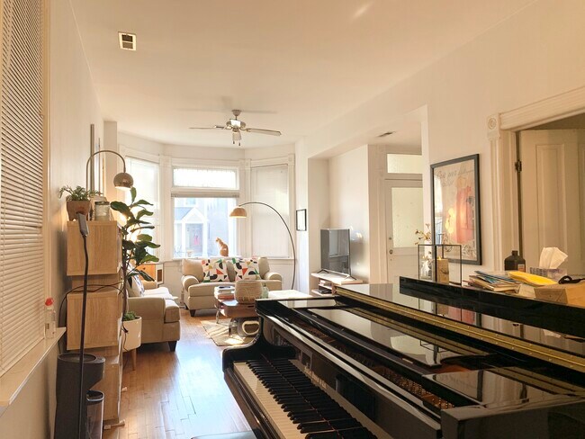 unfurnished - 1838 W Melrose St