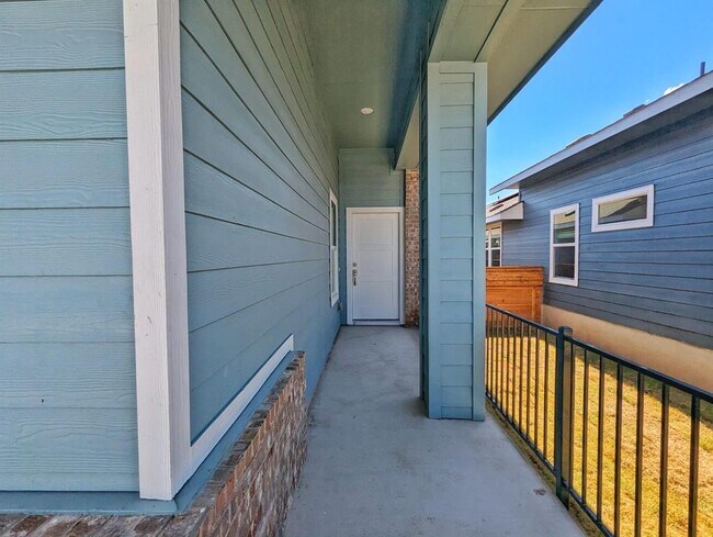 Building Photo - 158 Gresham