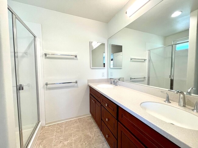 Building Photo - For Rent – Renovated 3BR/2BA Townhouse in ...