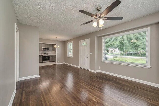 Foto del edificio - 1985 Carloss Dr