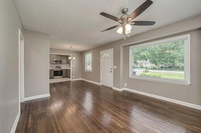 Photo - 1985 Carloss Dr House