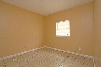 Building Photo - 2460 W Shane St