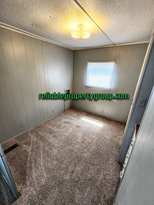 Foto del edificio - New Listing in Fort Wayne