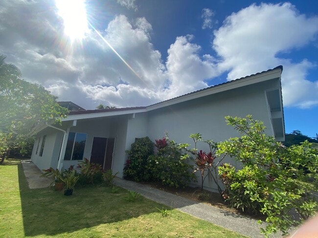 Foto del edificio - Kaneohe-Castle Hills: 4 Bdrm 2 Bath House w/ 2 Car Garage