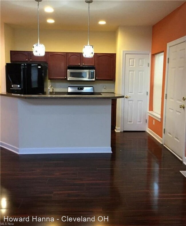 Building Photo - 3 br, 2.5 bath House - 3678 E 65th Street