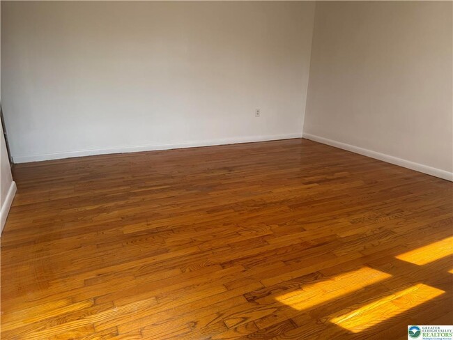 Foto del edificio - 3420 N Front St