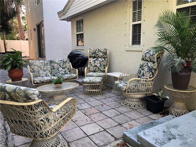 Foto del edificio - 6451 Elmwood Ave