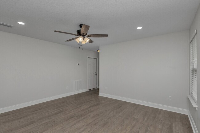 Building Photo - 4652 Eagle Way
