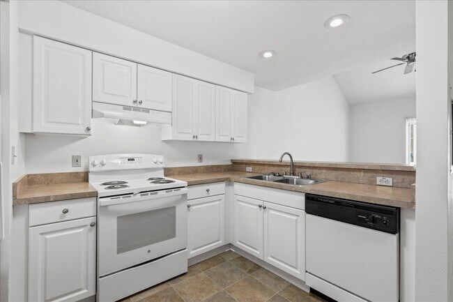 Amplia cocina con desayunador - Appleton Place