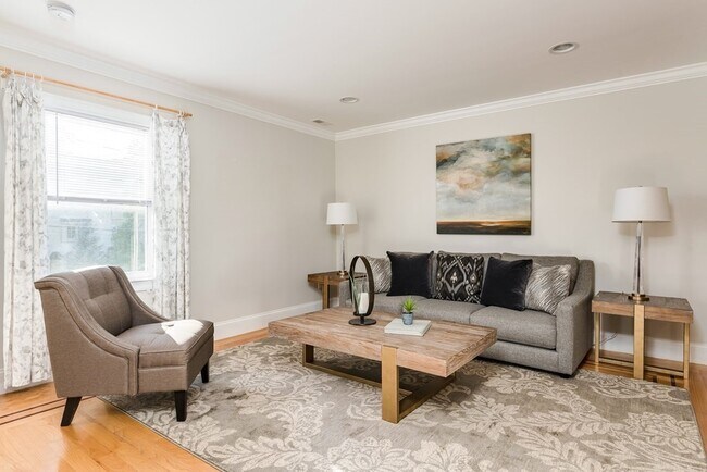 Building Photo - 17 Pleasant St