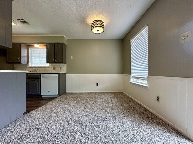 Building Photo - 148 Bowie Ln