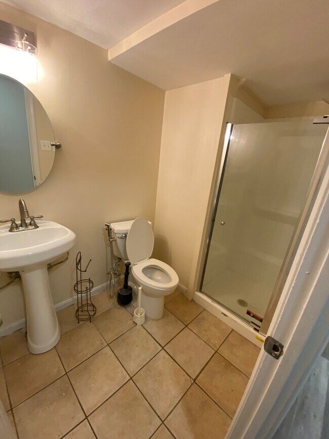 Private bathroom - 9544 Elvis Ln