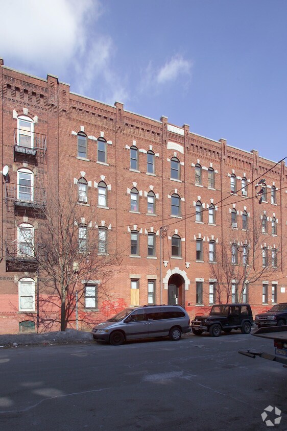 Building Photo - 529 S Bridge St