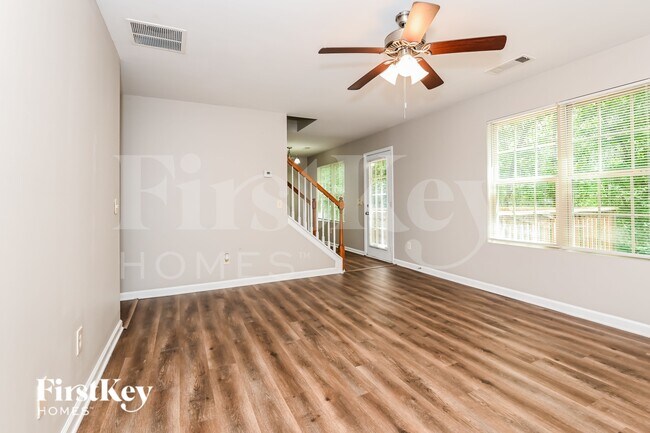 Foto del edificio - 380 Pine Tree Dr