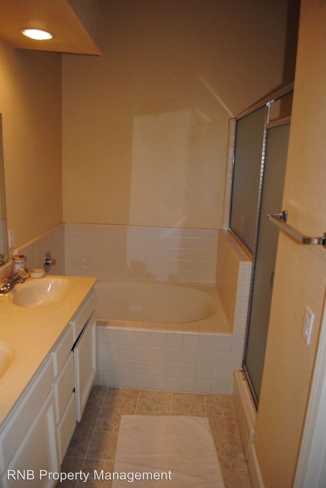 Building Photo - 5728 River Run Cir