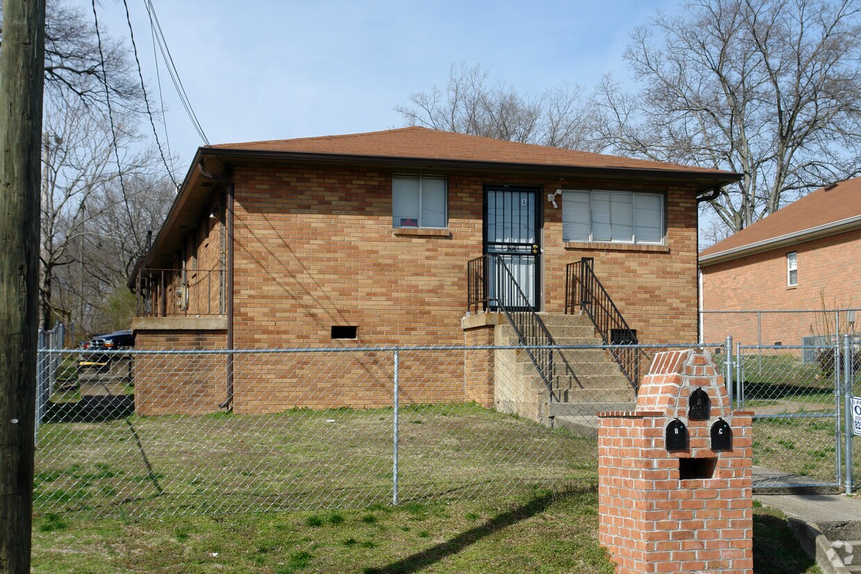 Building Photo - 813 32nd Ave N