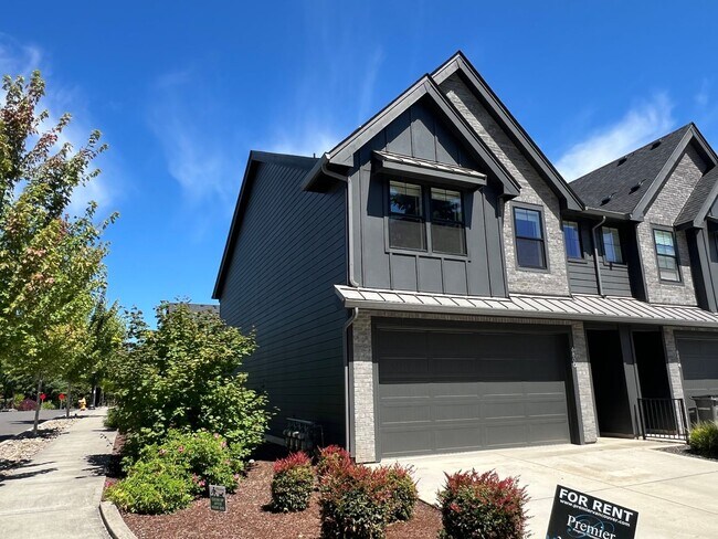 Photo - End Unit Luxury Townhome for Lease at the Courtyards at Hidden Crest - 6800 NE 131st Way