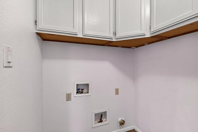 Building Photo - 4109 Comanche Rd NE