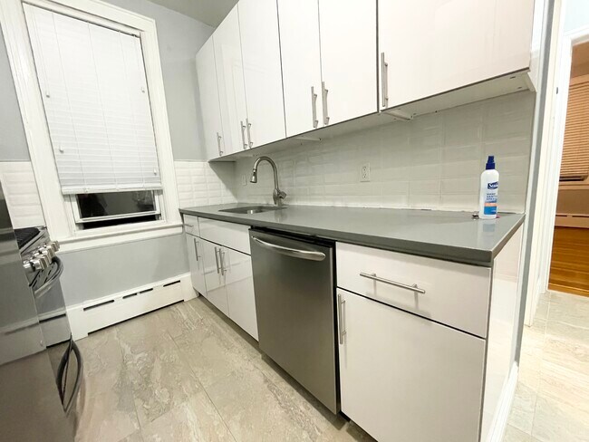 Foto del edificio - 2144 71st St