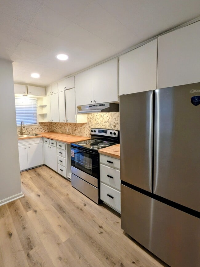 Building Photo - 2232 SW Plass Ave