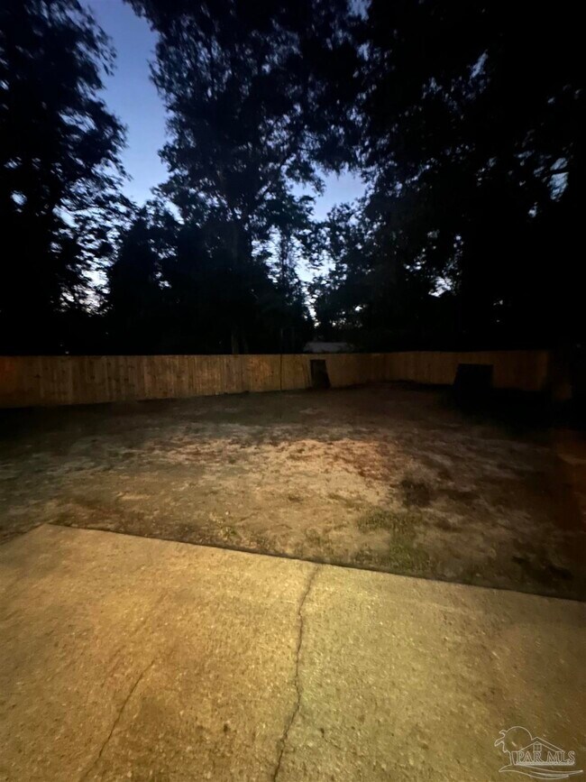 Foto del edificio - 808 Wickwood Cir