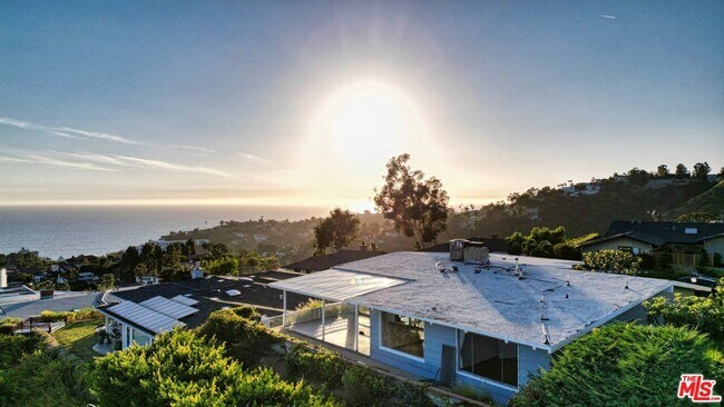 Building Photo - 734 Enchanted Way