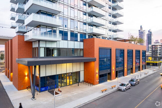 Photo du bâtiment - Sunalta Heights West & East Tower